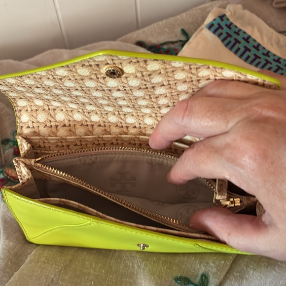 Tory Burch Clutch w/Chain & Dust Bag - Picture 8 of 9